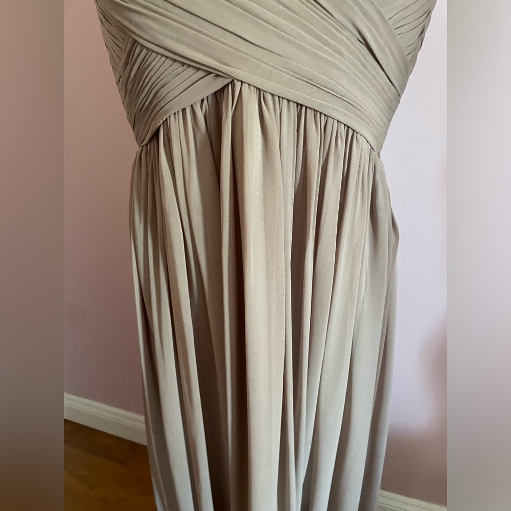 HOST PICK 🔥⚡️ Elegant Taupe Goddess Gown - Picture 4 of 10